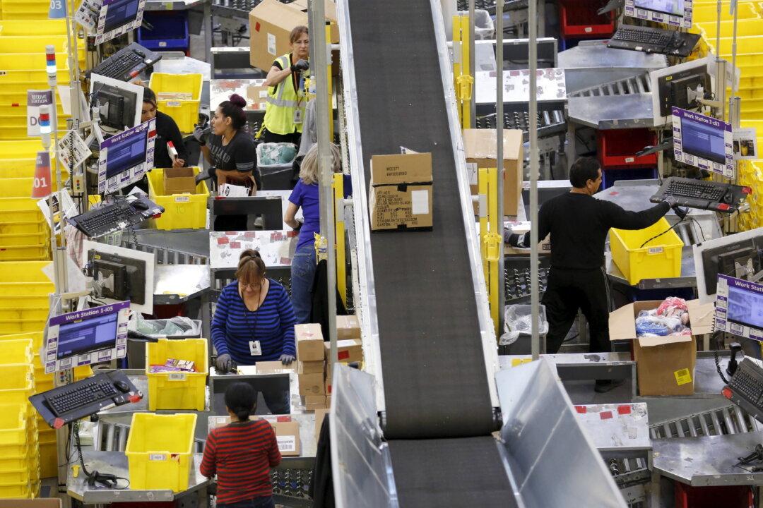 US Consumers to Spend Record $1 Trillion Online in 2022: Report