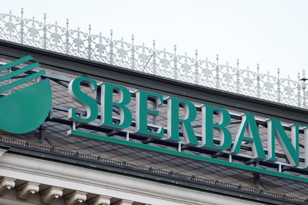 Russia’s Sberbank Says Sanctions Limiting Some Forex Transfers in Russia and Abroad