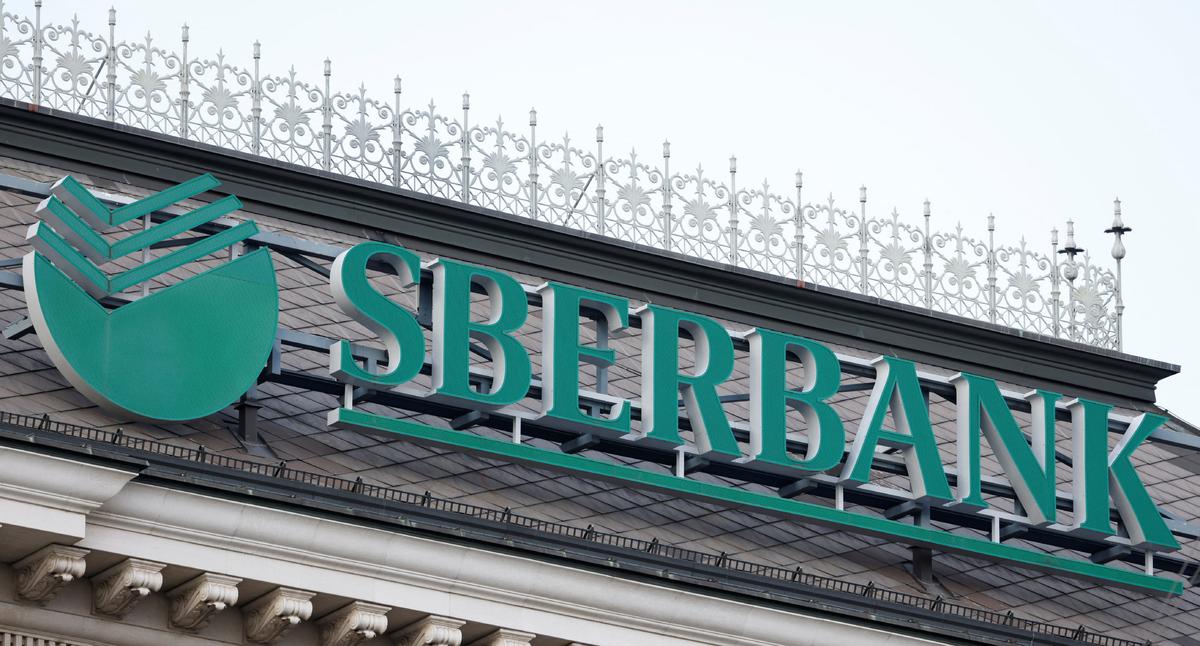 Russia’s Sberbank Says Sanctions Limiting Some Forex Transfers in Russia and Abroad