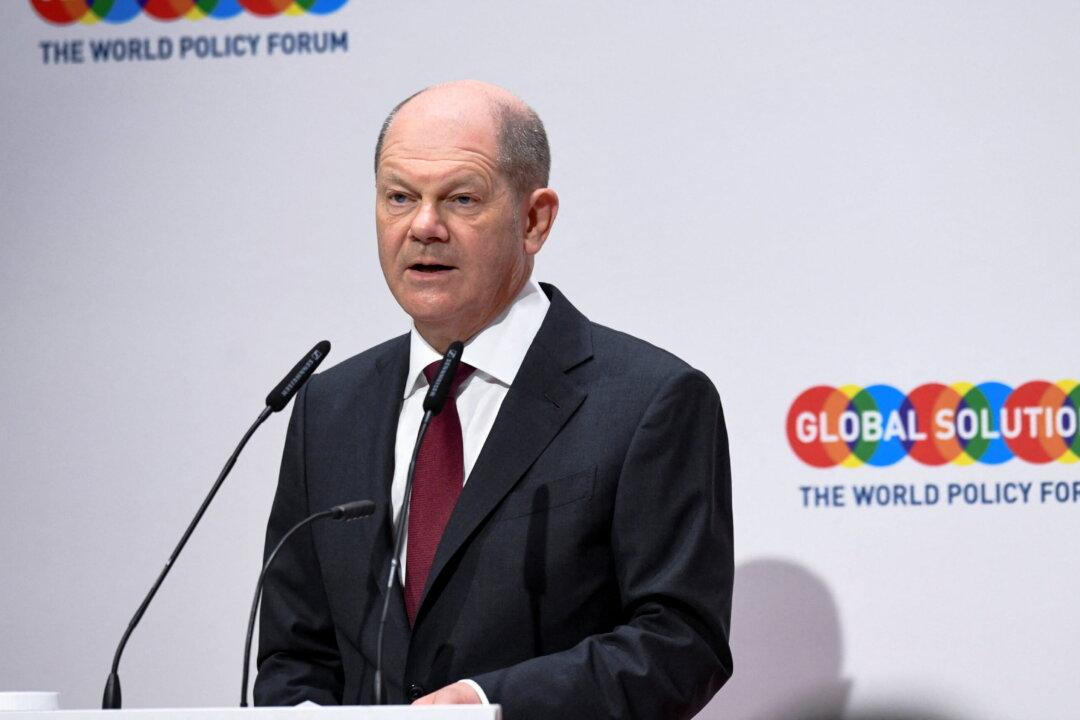 German Chancellor’s China Visit Motivated by Eagerness to Strengthen Economic Ties