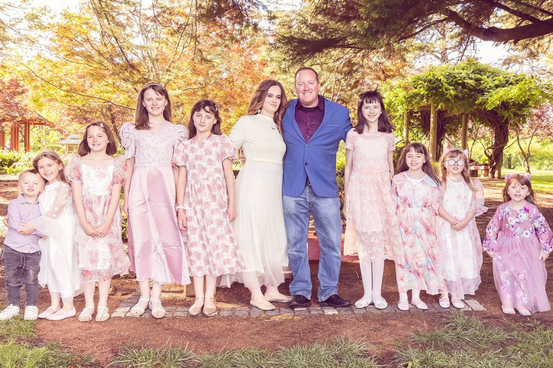 Homeschool Mom Sticks to a Tight Budget of $860 Each Month to Feed Her Family of 11