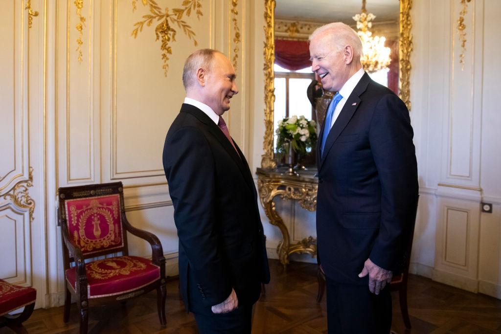 Putin Accepts Invitation to Attend G20, Setting up Potential Biden Showdown