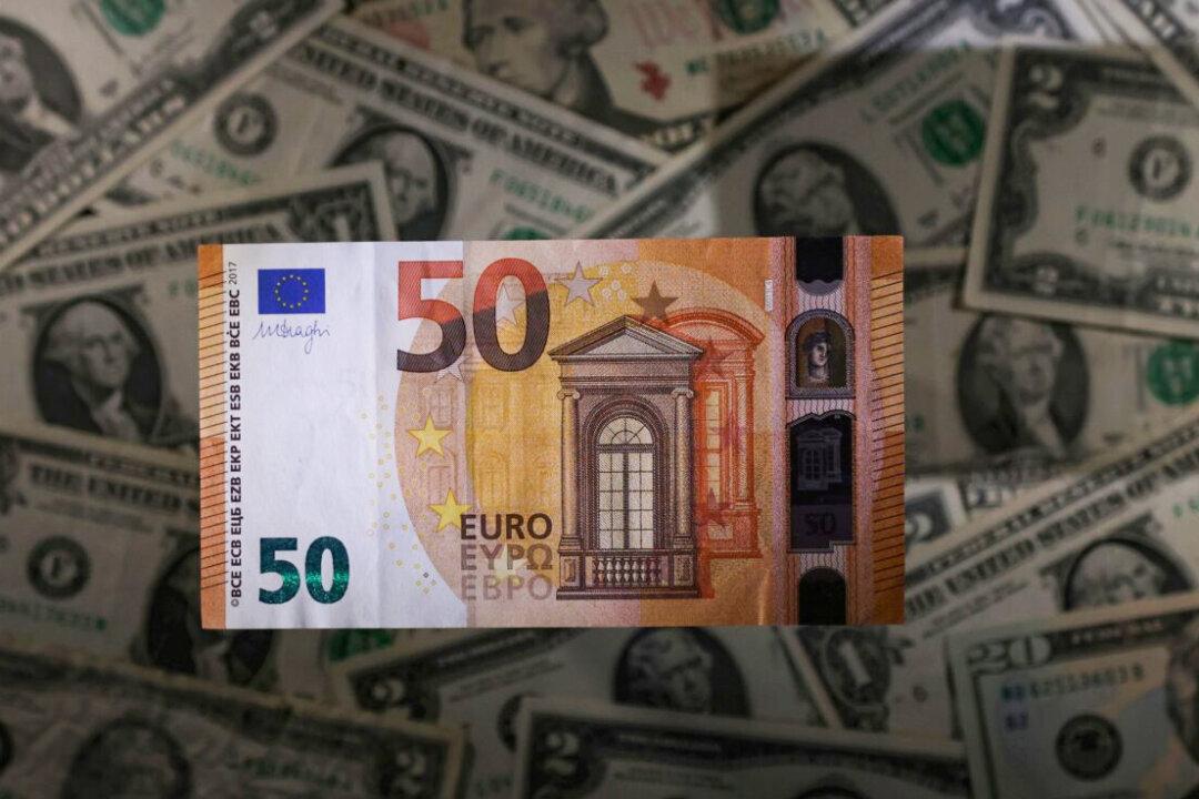 Euro Wavers as Traders Await EU Policy Response to War in Ukraine