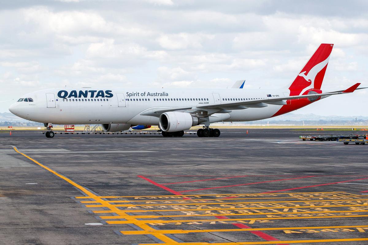 Qantas to Lift COVID-19 Vaccine Mandates for International Flights