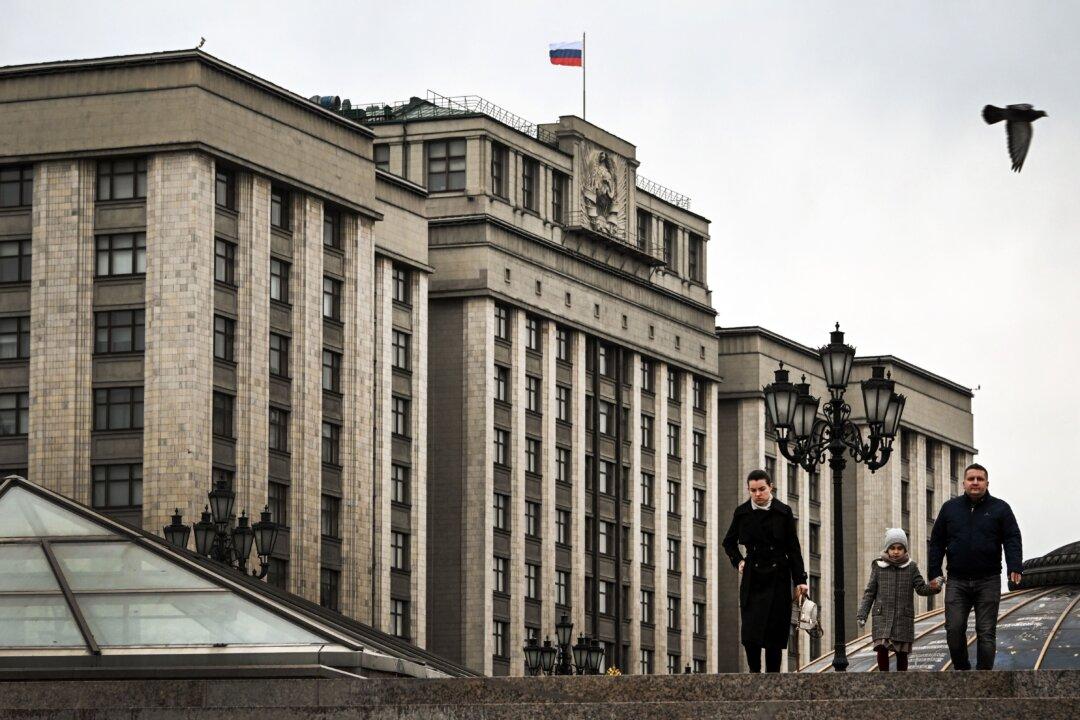 UK Sanctions 386 Russian Parliamentarians for Supporting Ukrainian Separatists