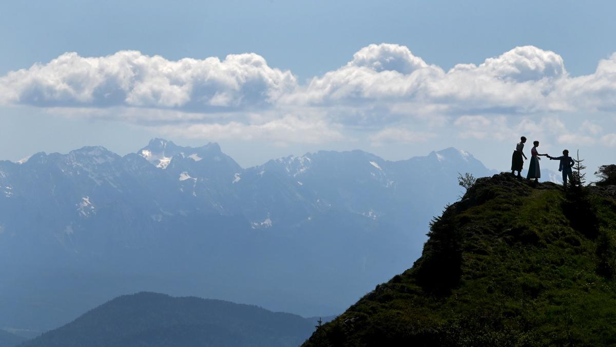 German Police: 4 People Die on Bavarian Mountains