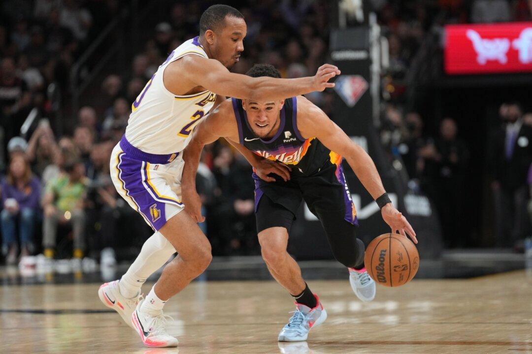 NBA Roundup: Devin Booker, Suns Obliterate Lakers