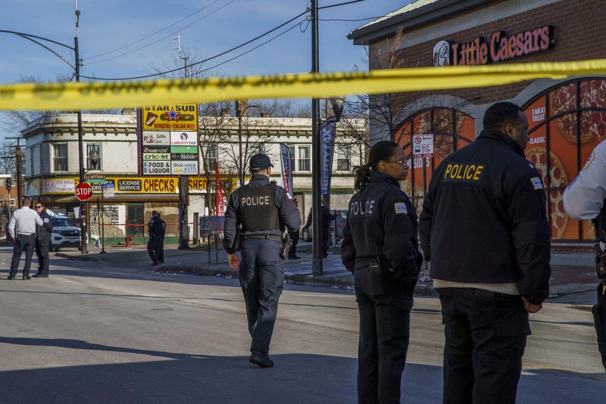2 Dead, 18 Others Wounded in Weekend Shootings in Chicago: Police