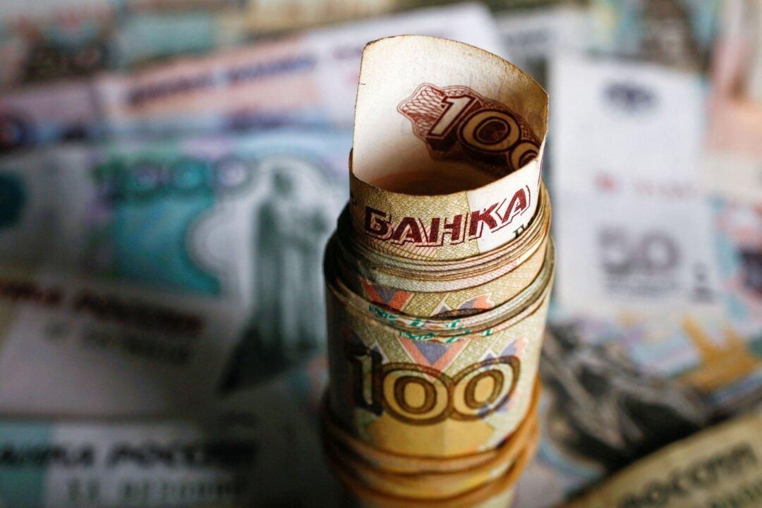 Russia Says It May Have to Service Foreign Exchange Debt in Roubles Due to Sanctions