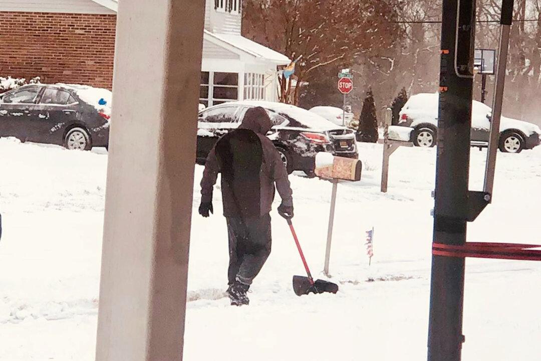 ‘Doing Things Right’: Loving Dad-of-2 Shovels Snow for Neighbors Every Time It Snows