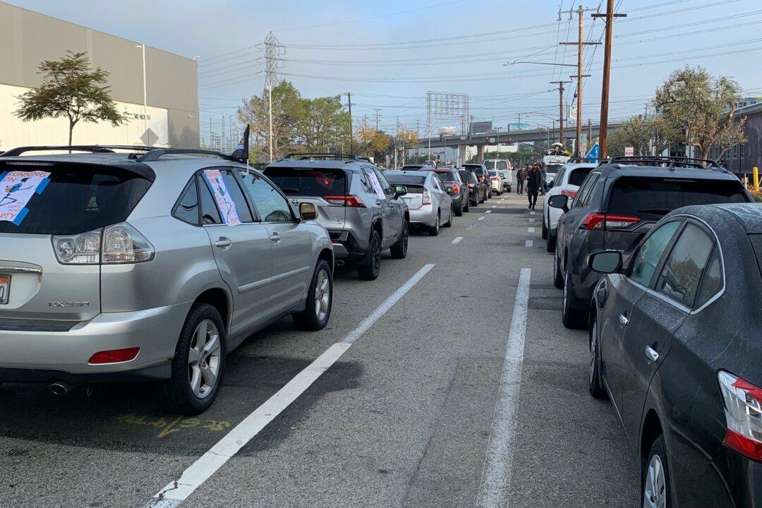 Amazon and Rideshare Drivers Call for Pay Raise Amid High Gas Prices