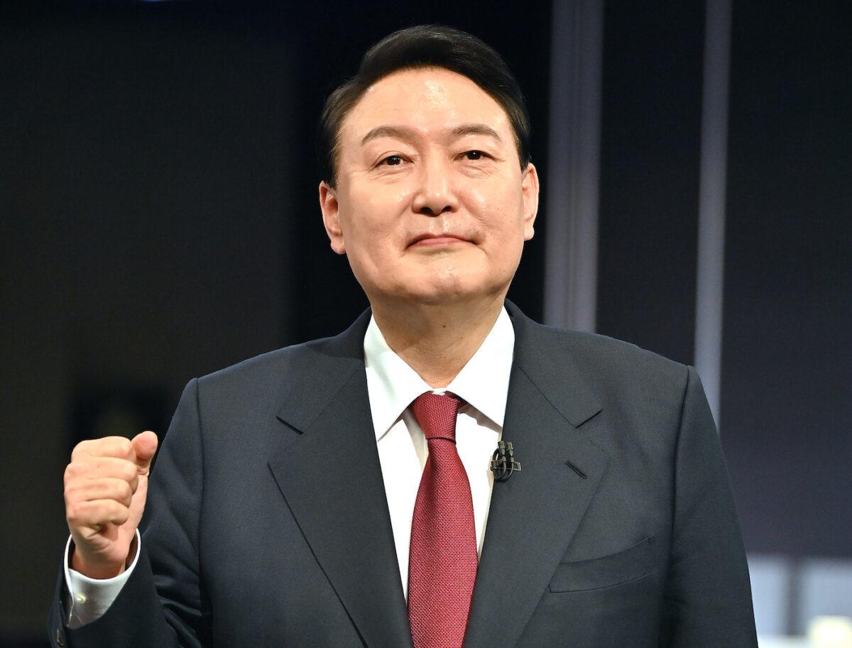 South Korean presidential candidate Yoon Suk-yeol of the main opposition People Power Party (PPP) prepares for a televised presidential debate at KBS studio in Seoul on March 2, 2022. He went on to win the March 9 election. (Jung Yeon-Je/Getty Images)