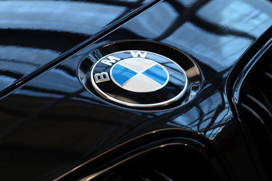 BMW Joins Other Carmakers in Ukraine Crisis Output Warning