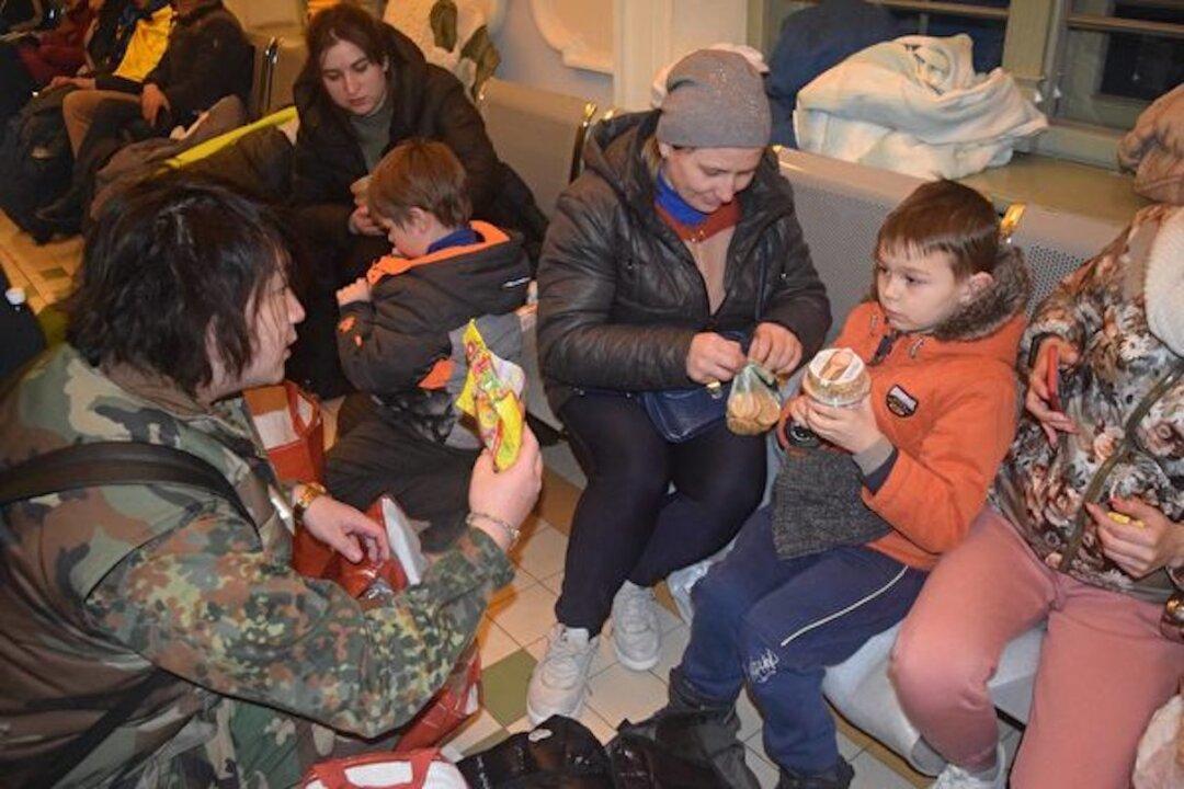 Chinese Man Helping Refugees at Border Town Joins Ukrainian International Legion