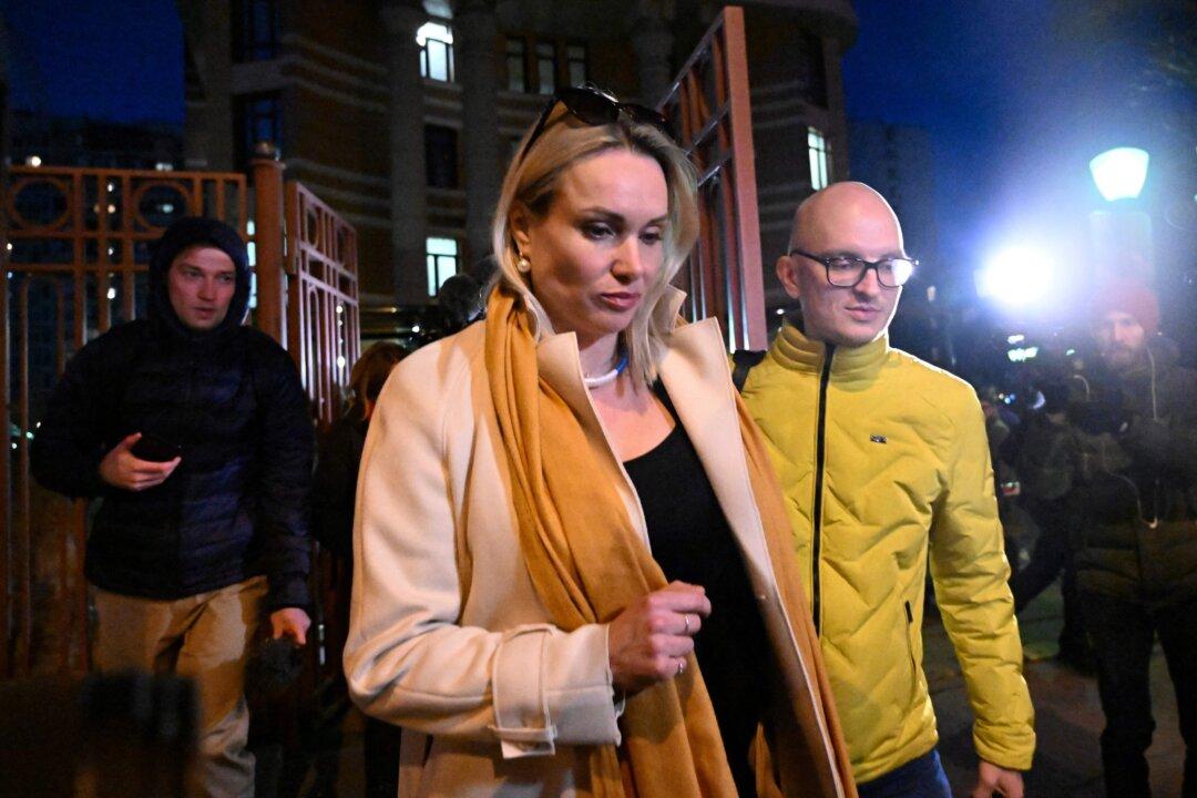 German Newspaper Hires Russian Anti-War Protestor