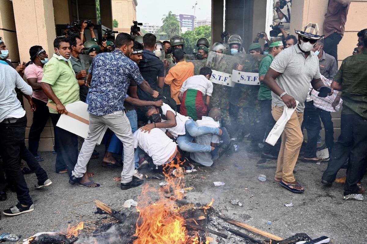 Sri Lanka’s President Lifts State of Emergency Amid Ongoing Protests