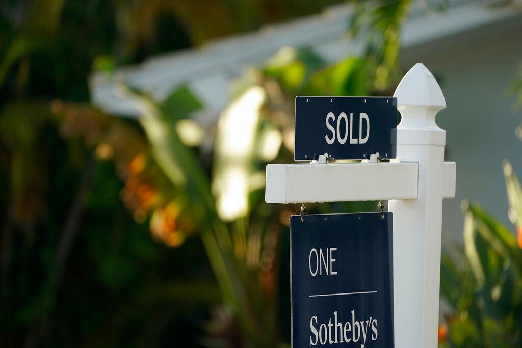 Mortgage Applications Drop Amid High Interest Rates and Affordability Concerns