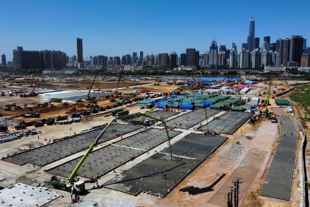 Hong Kong Races to Build Isolation Facilities as COVID-19 Cases Surge