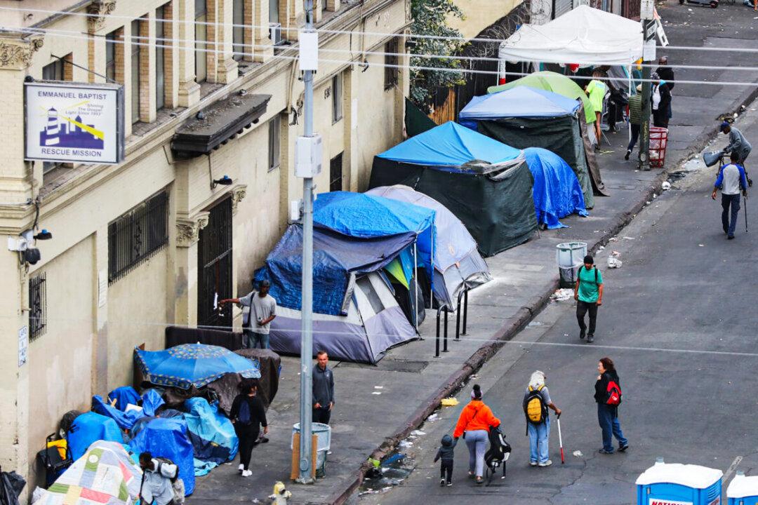 Los Angeles to Expand Anti-Camping Law in Woodland Hills Area