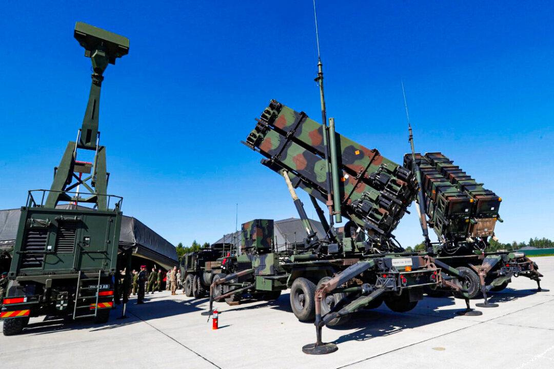 Ukraine’s Neighbor Slovakia Begins Receiving NATO’s Patriot Air Defense System: Officials