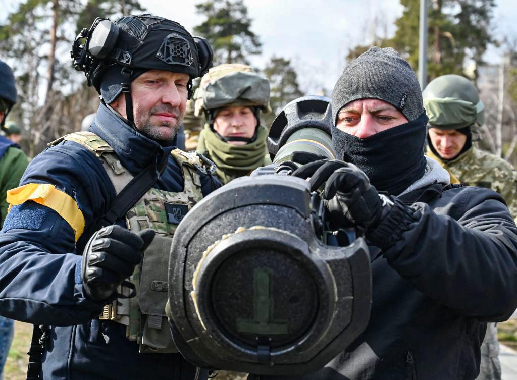 Rebuilding UK Weapons Stockpile to Pre-Ukraine War Level Could Take Years: Military Chief