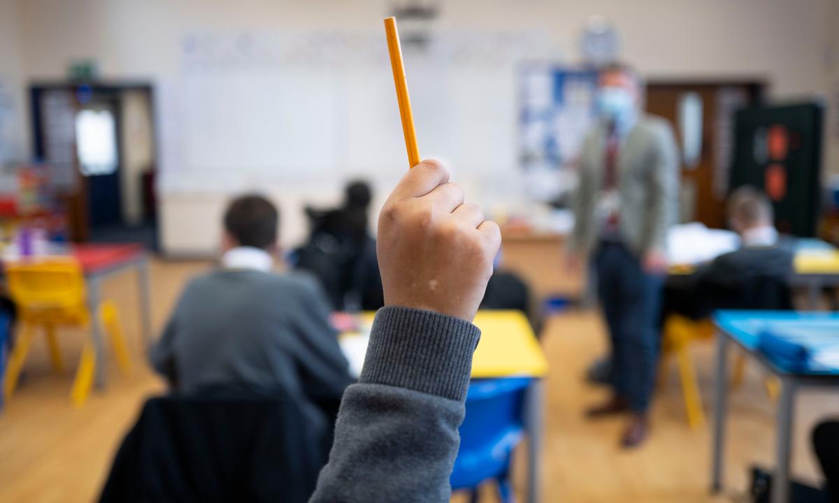 Chinese Children Significantly Outperform White British Peers, Report Finds