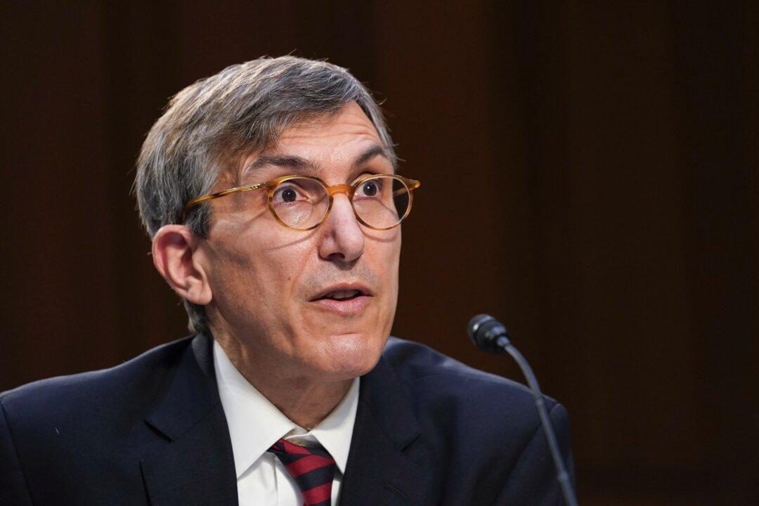 Two Studies Showing New COVID-19 Boosters Similar to Old Shots Won’t Change Policy: FDA