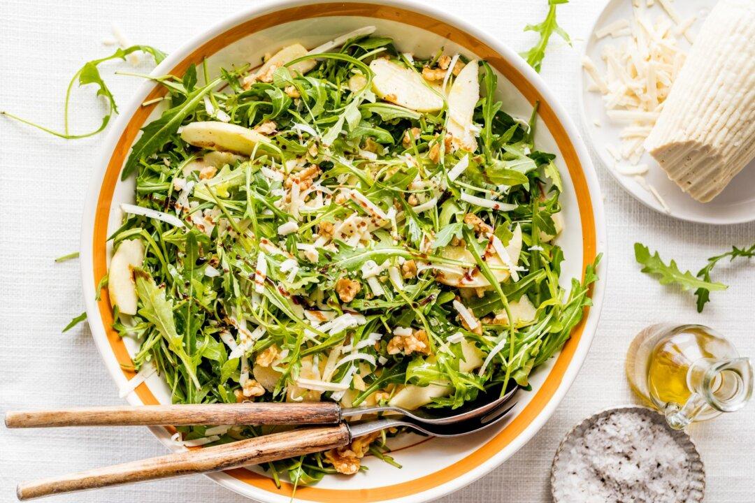 Arugula, Apple, and Walnut Salad