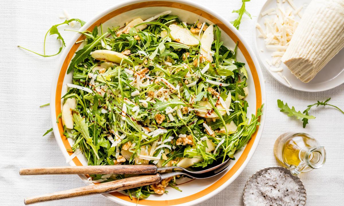 Arugula, Apple, and Walnut Salad