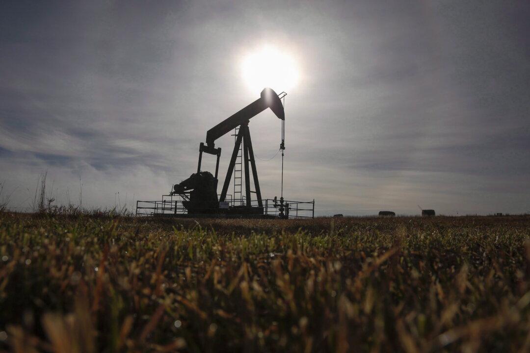 AB, Sask. Premiers Say Liberal-NDP Alliance Will Harm Oil and Gas Industry