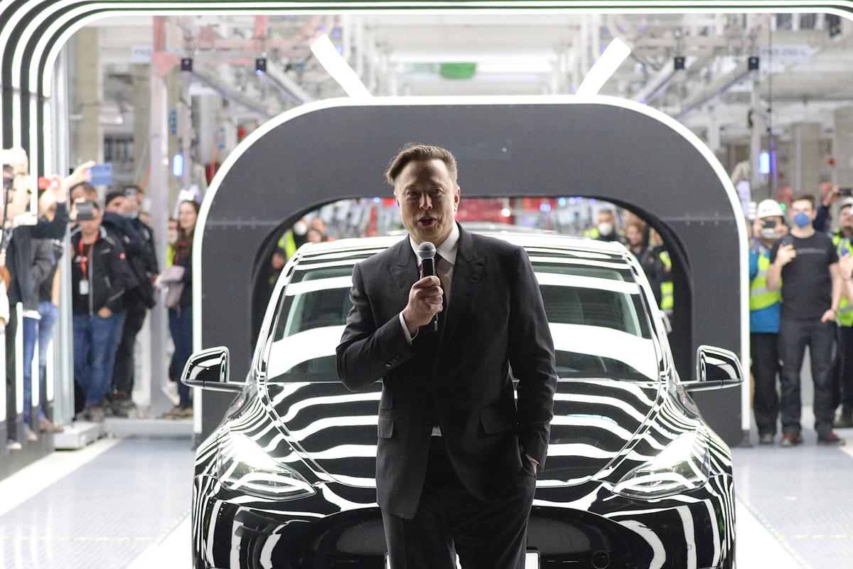Elon Musk Sees Battery Production Snags Next Year: Here’s How He Thinks Tesla’s Scaling-Up Plans Will Be Hit