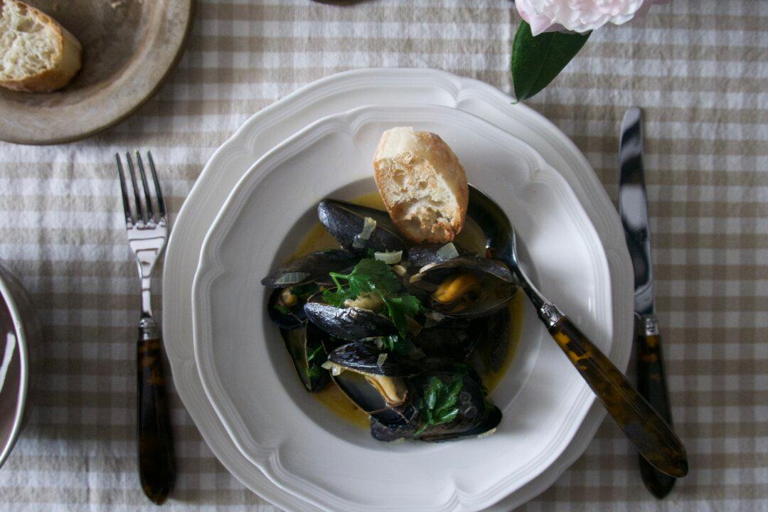 Saffron-Steamed Mussels