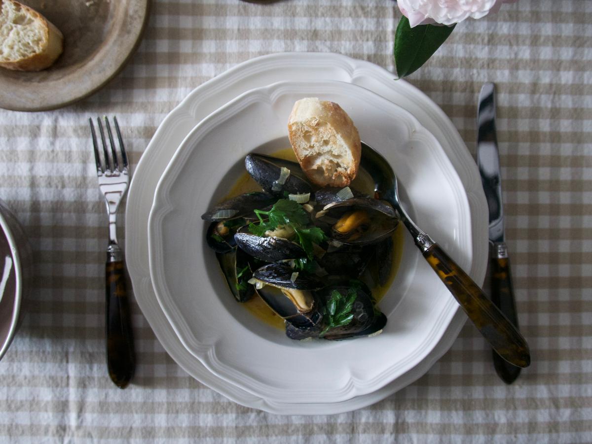 Saffron-Steamed Mussels