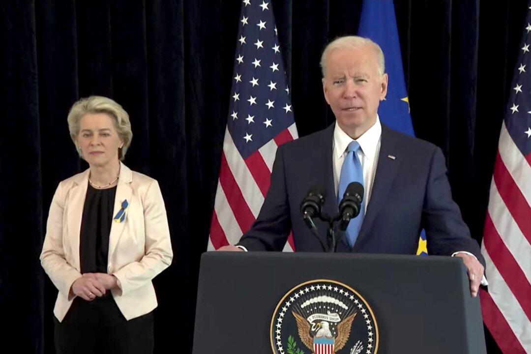 US and EU Strike Gas Deal to Reduce Reliance on Russian Energy