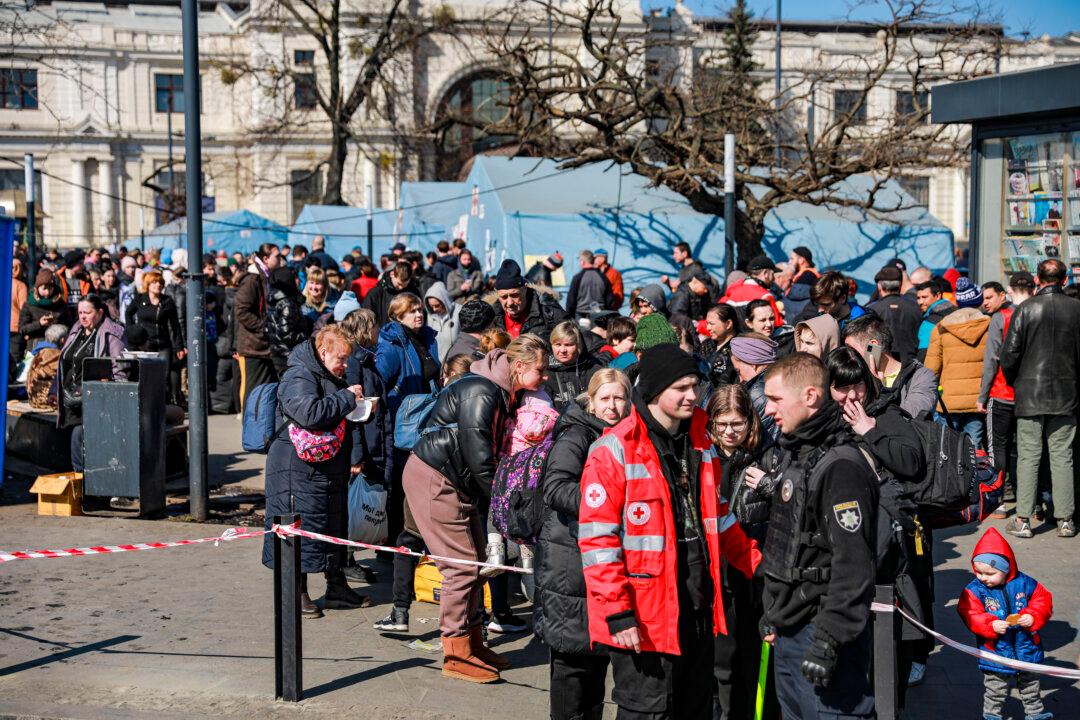 UK Government May Be Sued Over Delays for Ukrainian Refugees