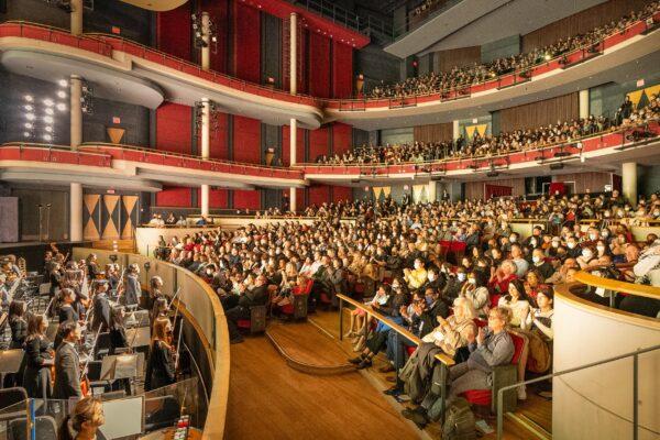 Shen Yun Performing Arts Global Company's curtain call at the Living Arts Centre in Mississauga on March 27, 2022. (NTD)