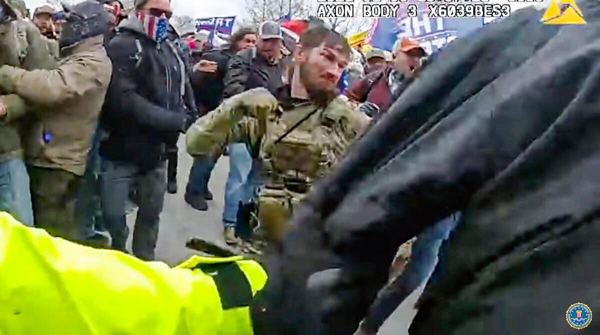 FBI Offers $15,000 Reward for Florida Man Accused of Assaulting Police at US Capitol on Jan. 6, 2021