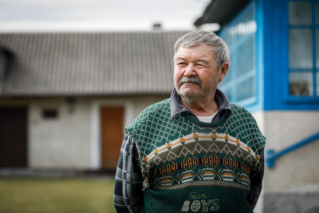 War Touches a Ukrainian Village Far From the Frontlines