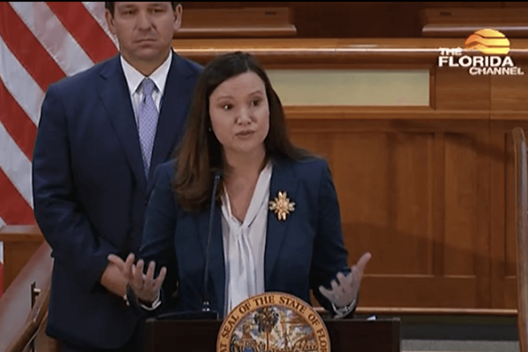 20 States Join Florida in Suing Over Mask Mandates on Planes, Public Transport