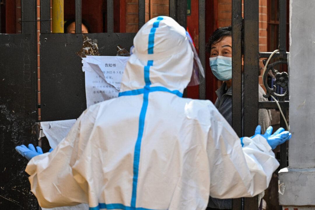 ‘I Cannot Watch My Father Waiting to Die at Home:’ Residents in Locked-Down Shanghai Being Denied Medical Care