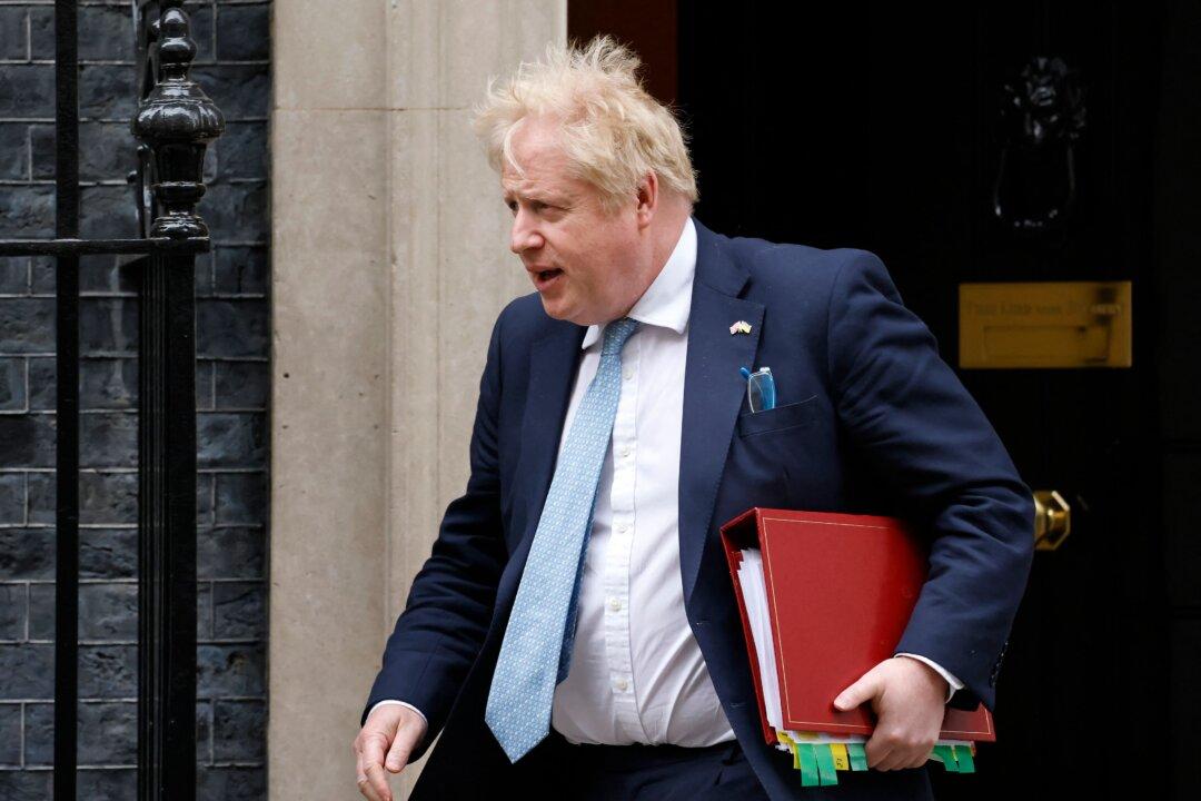 UK’s Johnson Fends Off Renewed Calls to Resign Despite ‘Partygate’ Fines