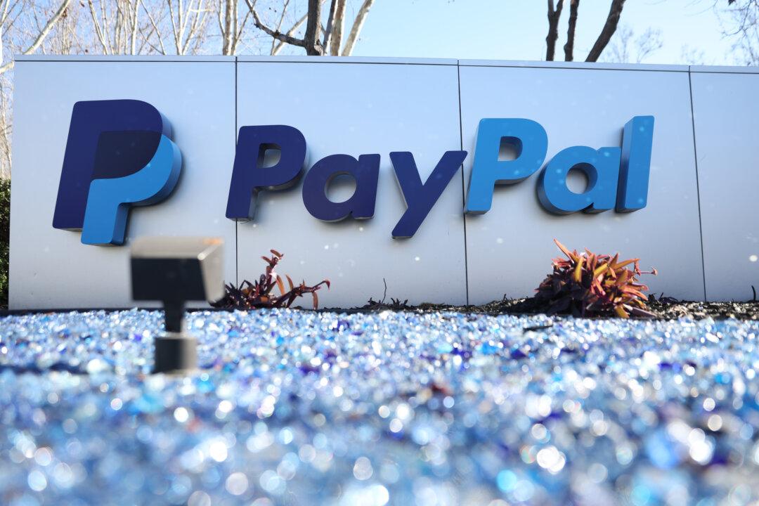 Conservative Moms Group Grapples With Account Freezes by PayPal, Twitter, Facebook