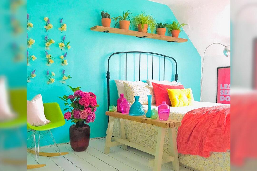 Photos: Mom of 2 Transforms Her Plain Cottage Into a Vintage Palace for Just $2,600