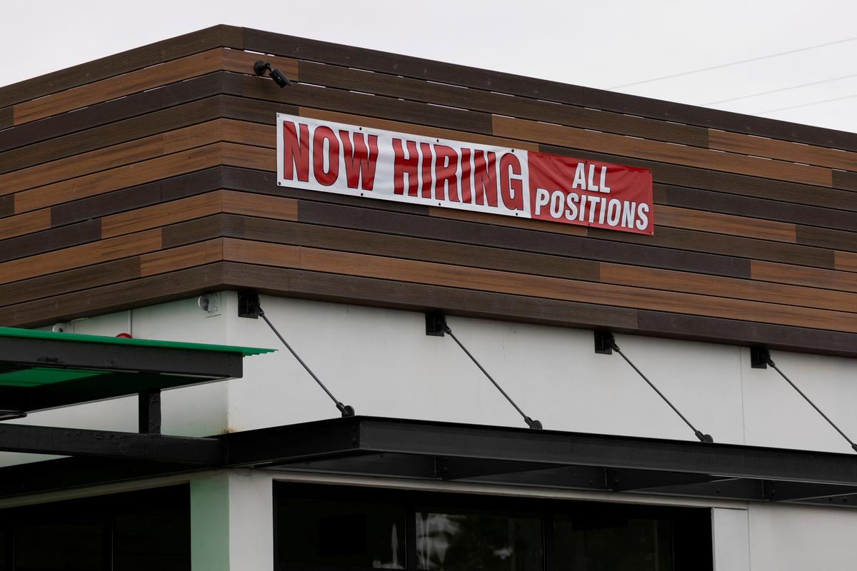 ‘Warning Signs’ Show Great Resignation Not Slowing Down: Randstad Survey