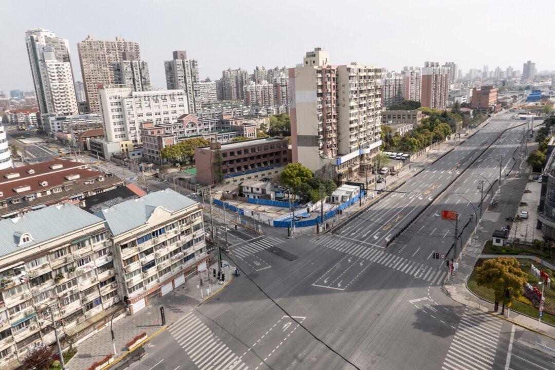 China’s Factory Activity Contracts at Fastest Pace in 2 Years Amid Worsening COVID Outbreaks