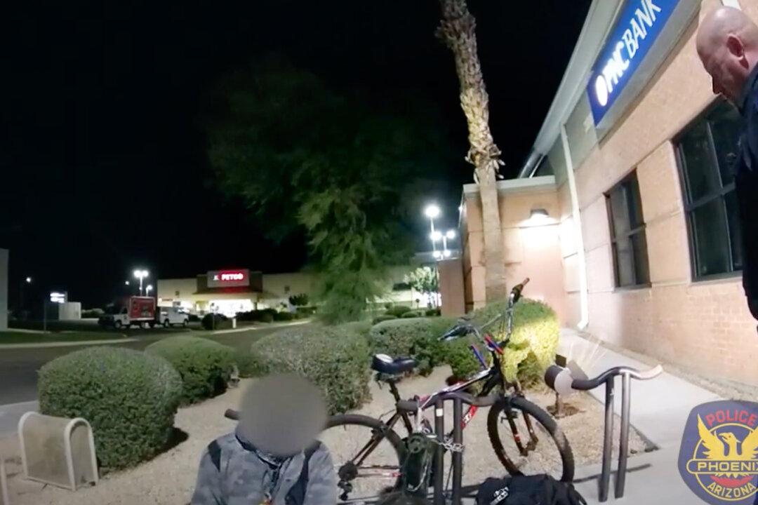 Policemen See Homeless Man With No Shoes on Cold Night, Buy Him $80 Pair With Their Own Money