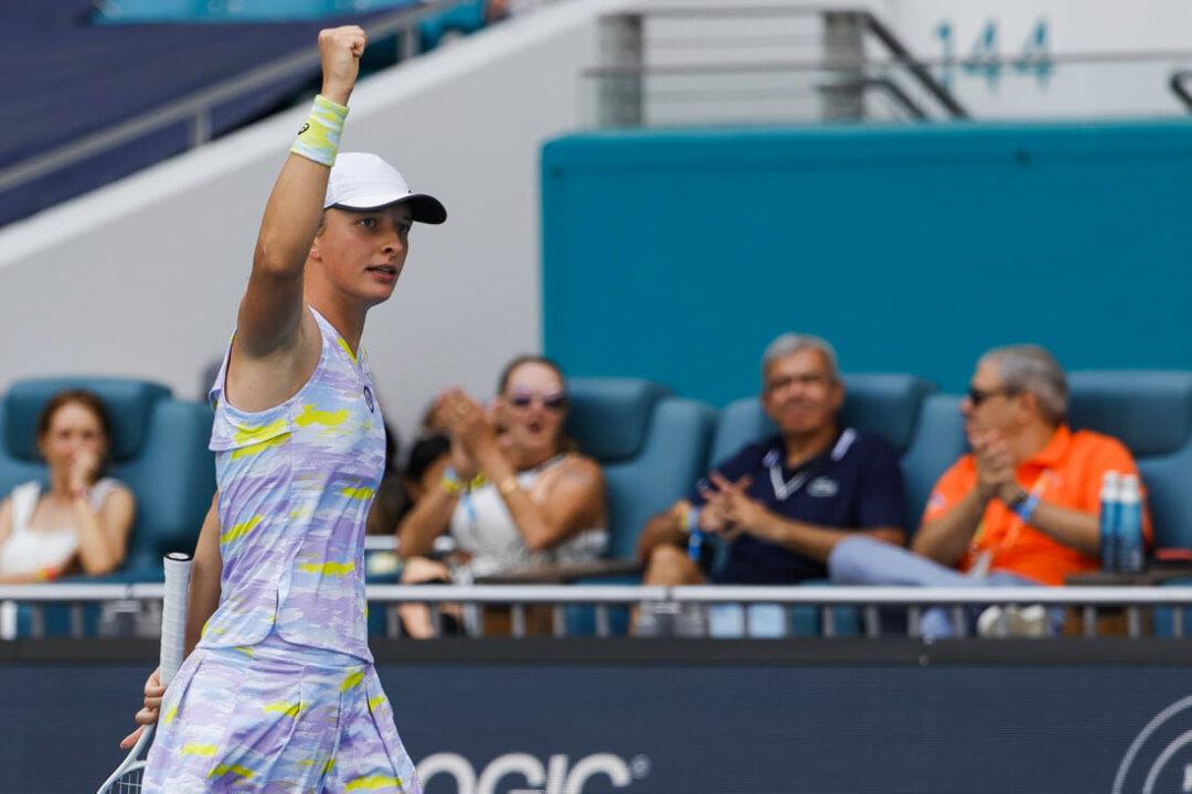 Iga Swiatek Cruises Past Naomi Osaka for Miami Open Title