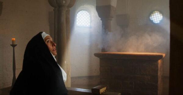 Hildegarde (Simone Walleck) receives a divine messege in “Divine Messengers.” (Epoch TV)