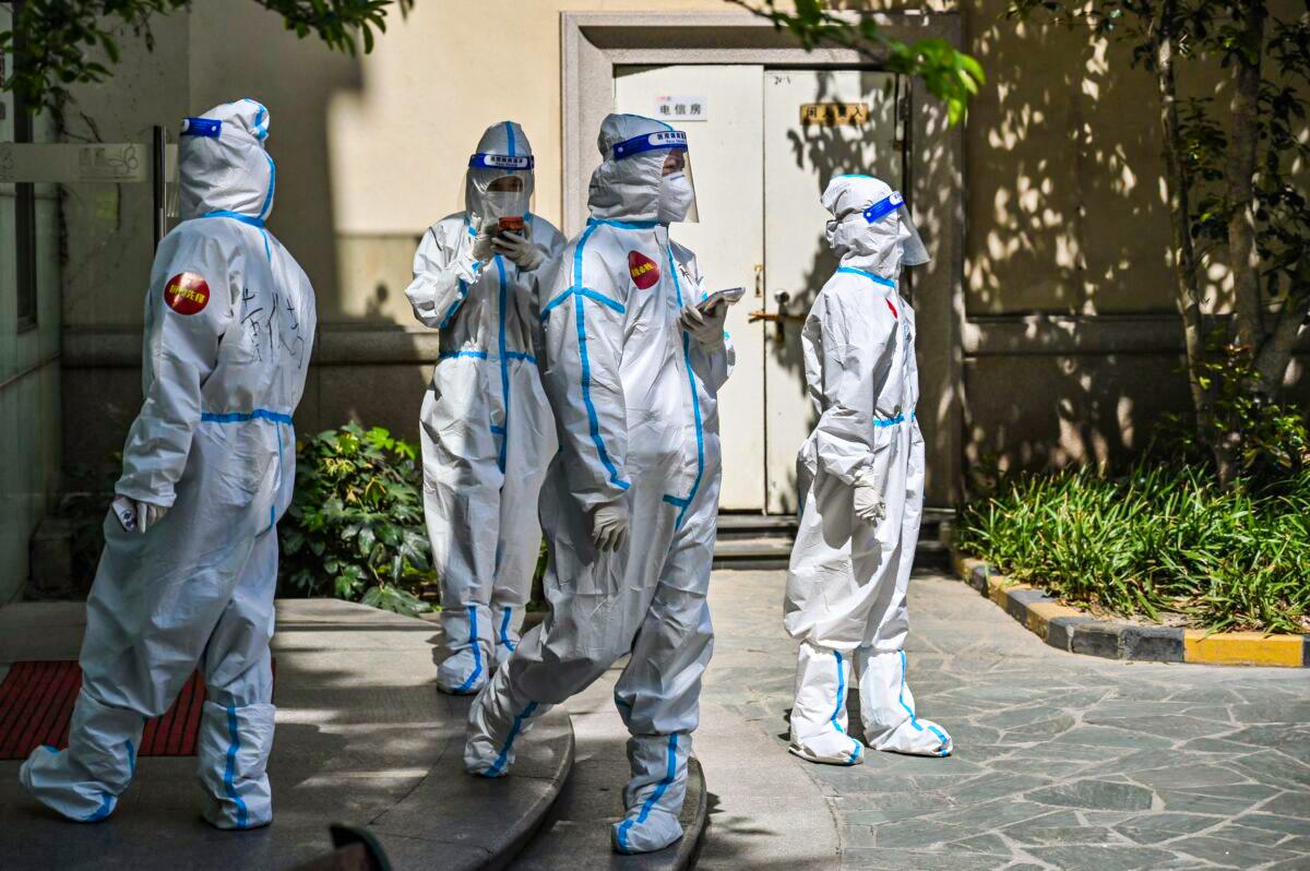 China Reports New Omicron Subtype Near Shanghai as City Locks Down Residents