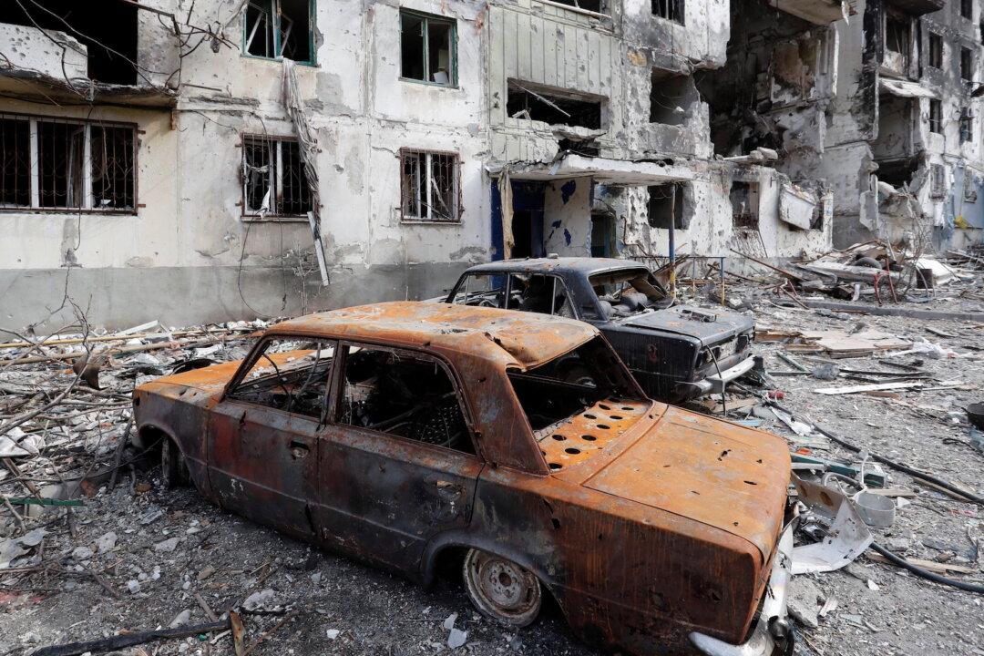 Human Rights Watch Alleges War Crimes Against Ukrainian Civilians by Russian Forces